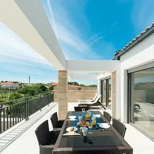 Mirakul Apartman