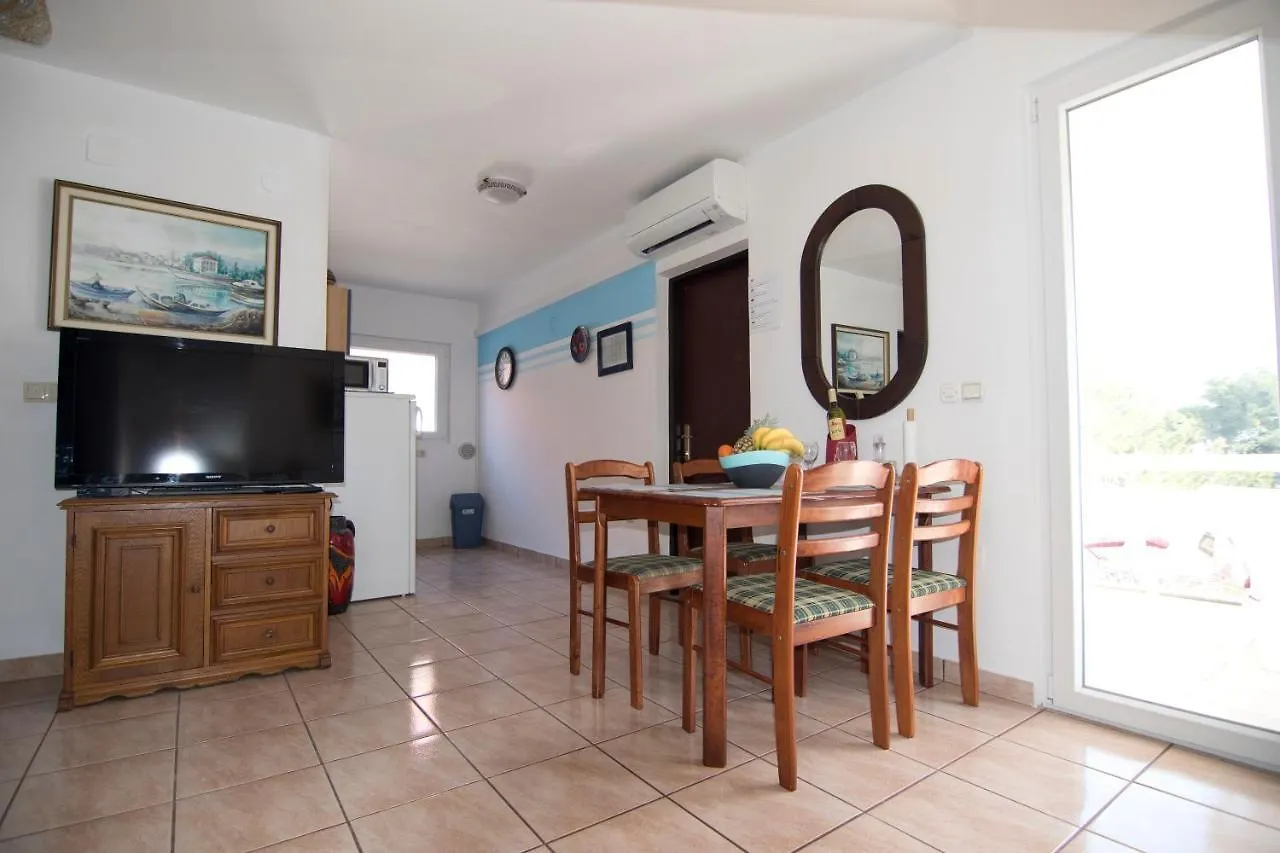 Apartment Apartmani Juric Vir