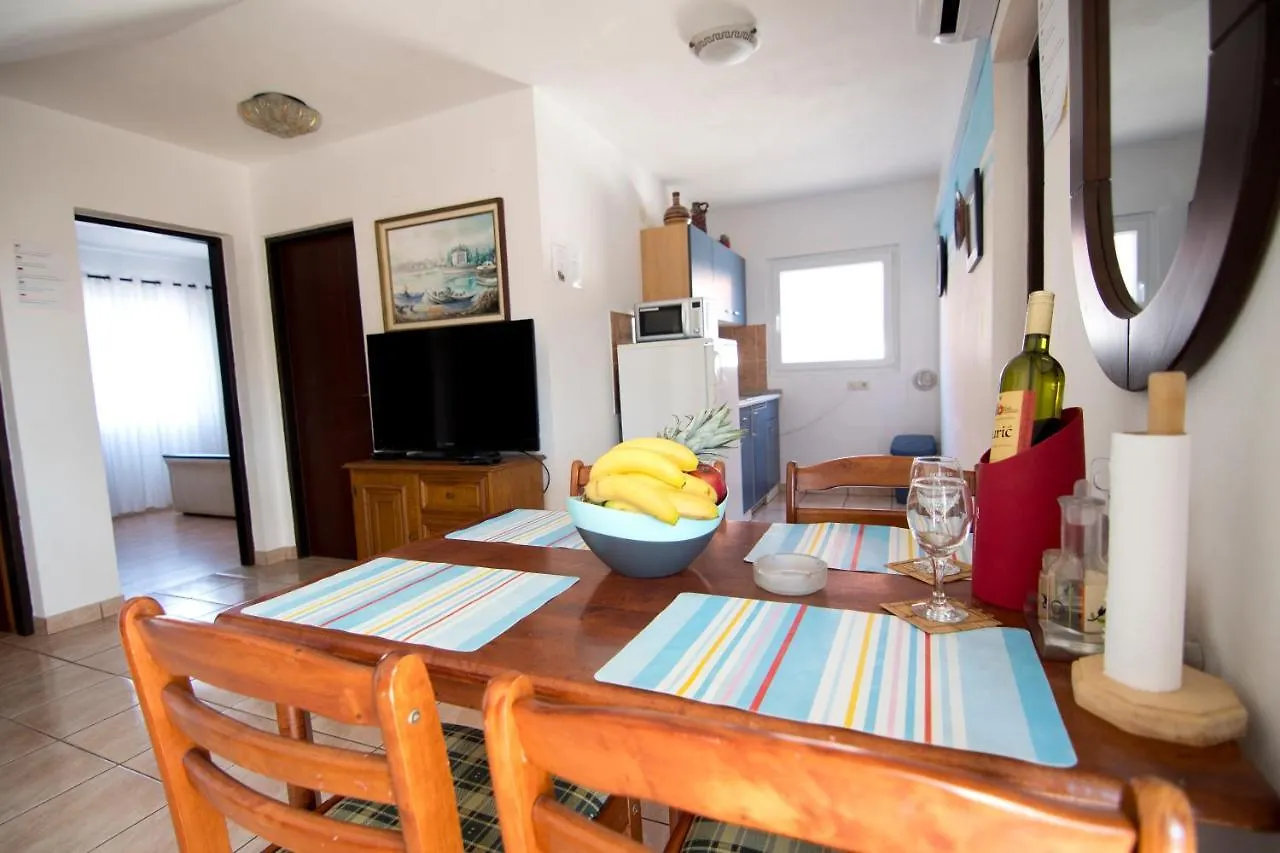 Apartmani Juric Vir 0*,
